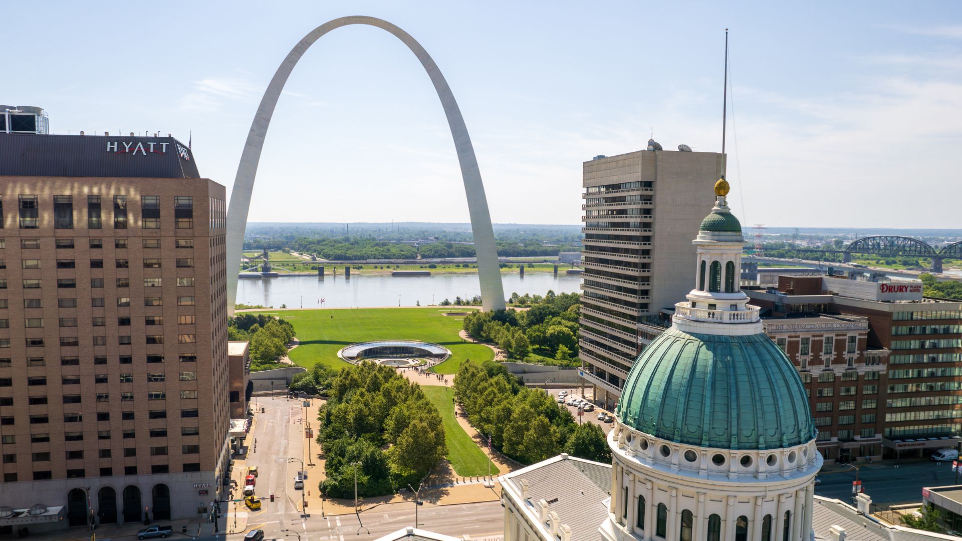 A St Louis skyline photo shows the Gateway Arch, the Old Courthouse and the Hyatt Regency St. Louis at The Arch.